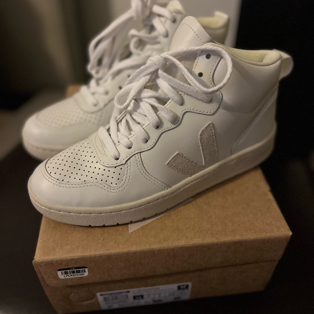 VEJA
NEW Women's V-15 Mid Top Sneakers